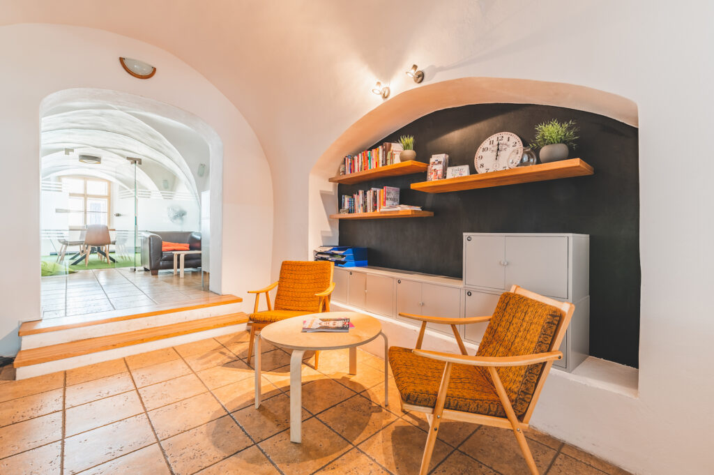 Chodbička s posezením v cowo cb