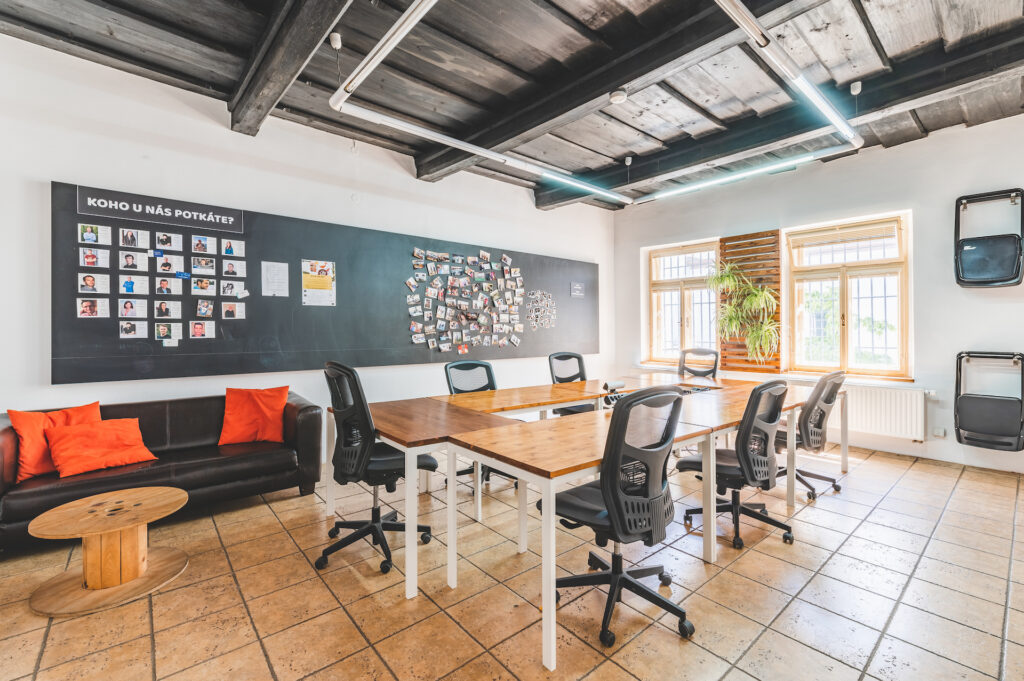 Přední open space v cowo cb